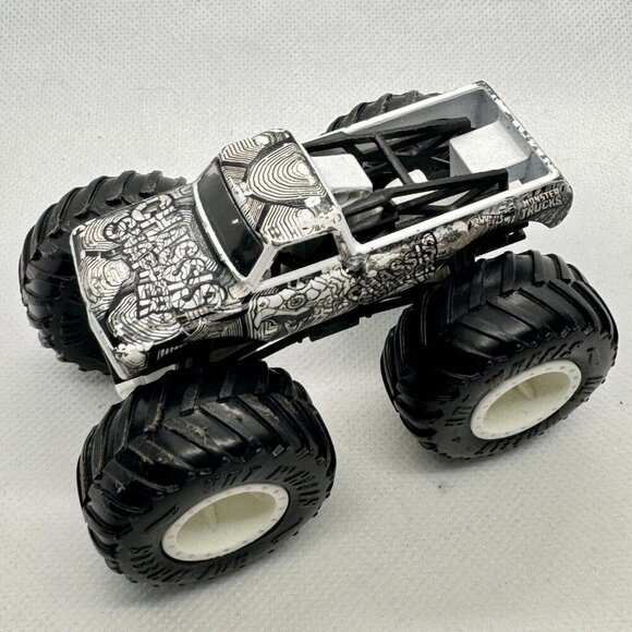 Hot Wheels Monster Jam Chassis Snapper Black‎ White Truck 1:64 - Picture 1 of 4